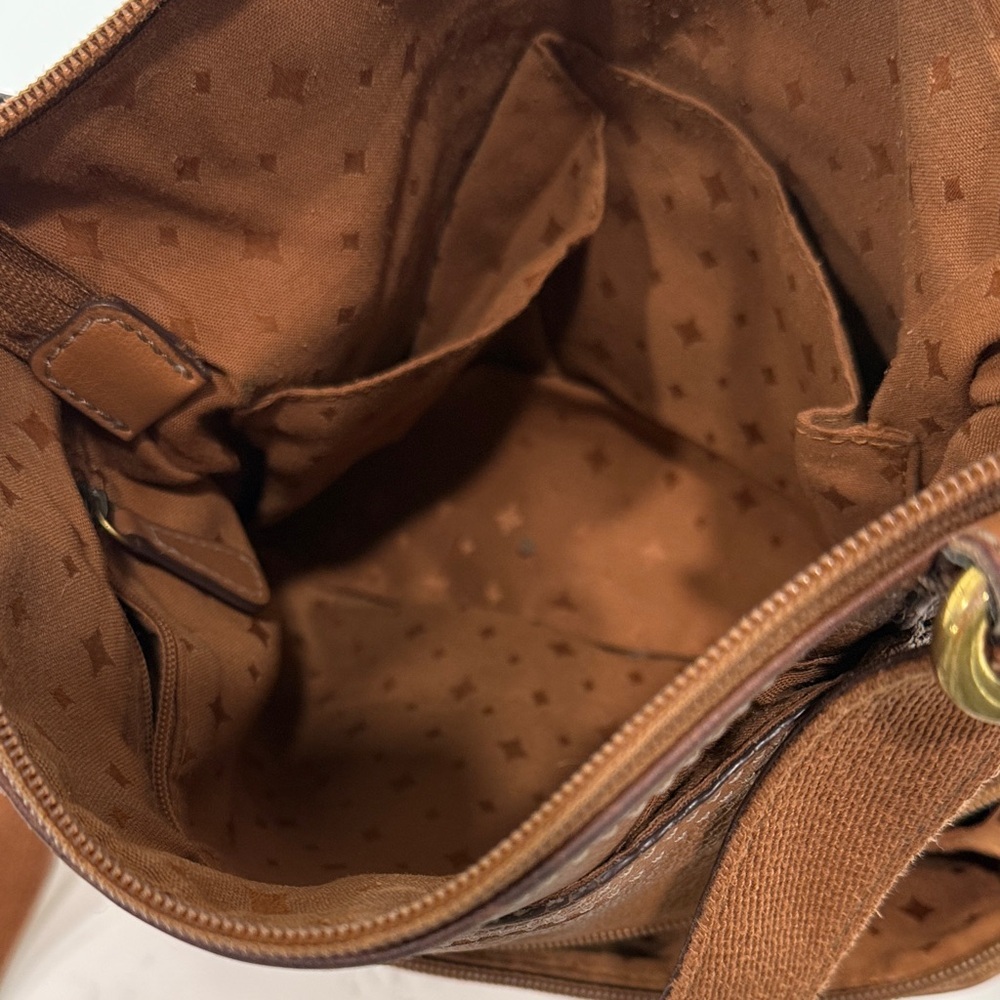 Brown Leather Crossbody Bag - Classic Everyday Style - Picture 6 of 7